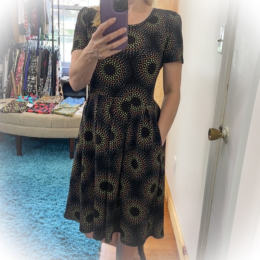 💕Beautiful like new black Lularoe Amelia Dress💕